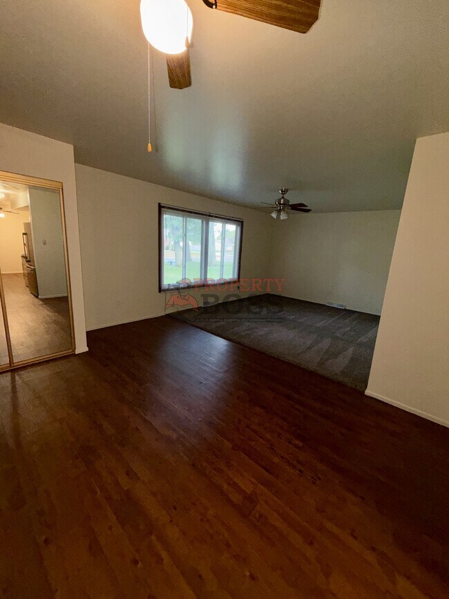 Foto del edificio - 1351 Pine Ct