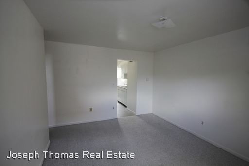 Building Photo - 353 300 N