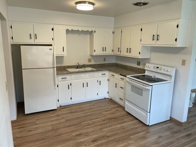 Foto del edificio - 701 Pinecrest Dr