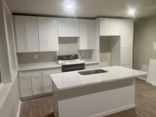 Building Photo - 1225 Betsy Ross Ln