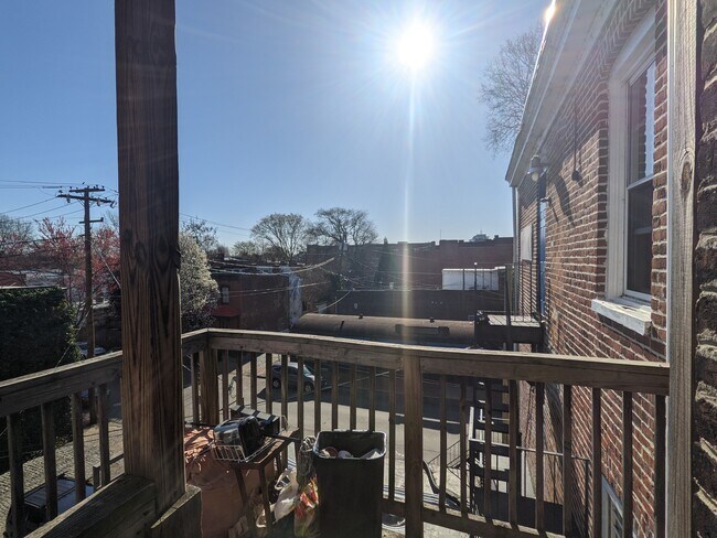 Foto del edificio - 404 W Broad St