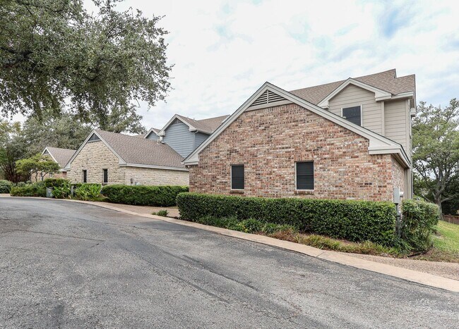 Building Photo - 6010 Long Champ Ct