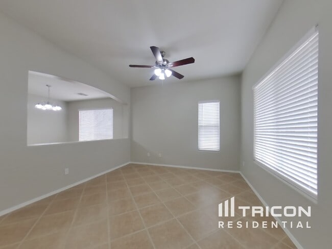 Foto del edificio - 15458 W Mercer Ln