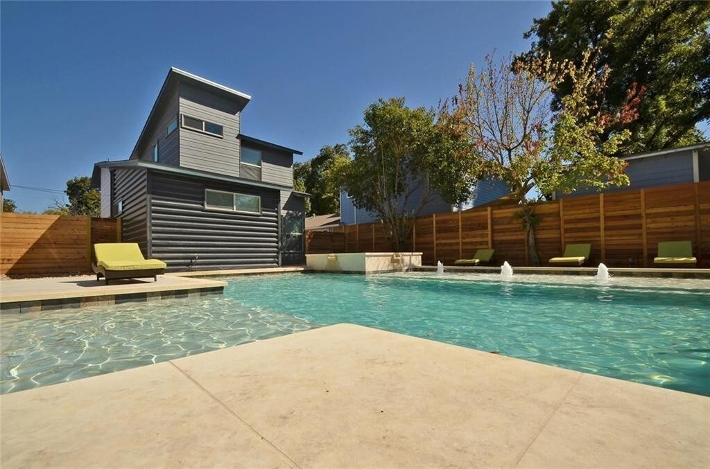 Foto principal - 1139 1/2 Gunter St