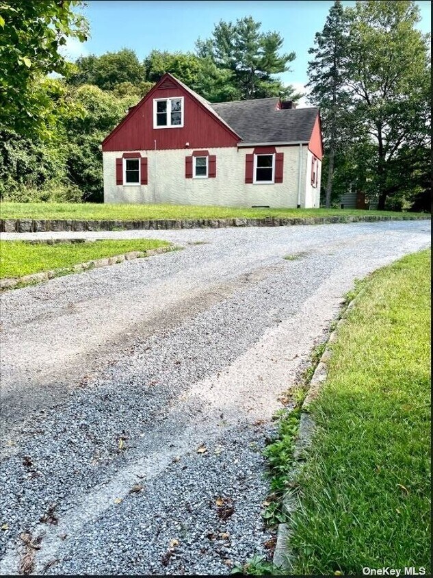 Primary Photo - 83 N Country Rd