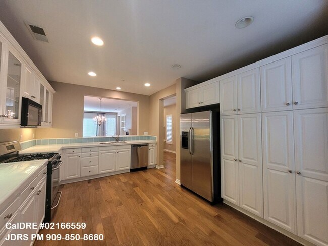 Building Photo - Riverside 3 Bedroom Home