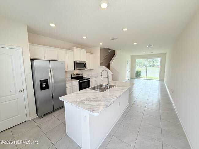 Building Photo - 523 Spanish Oaks Way