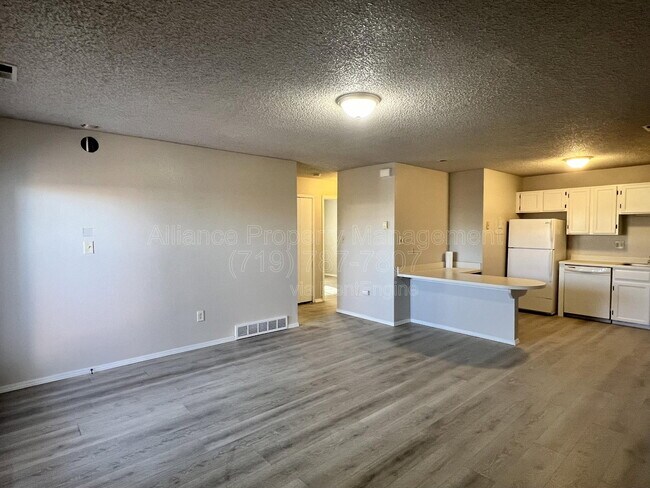 Foto del edificio - 4427 Hunting Meadows Cir