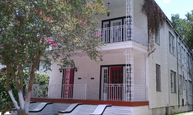 Front exterior - 6 Fontainebleau Dr