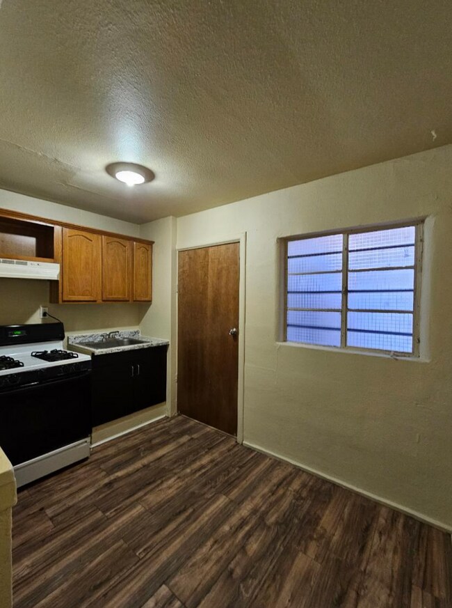 Kitchen - 1117 El Monte Ave