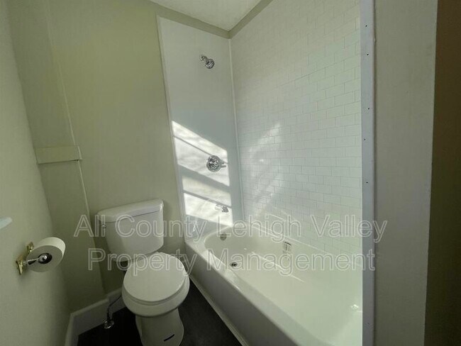 Foto del edificio - 1201 E 3rd St