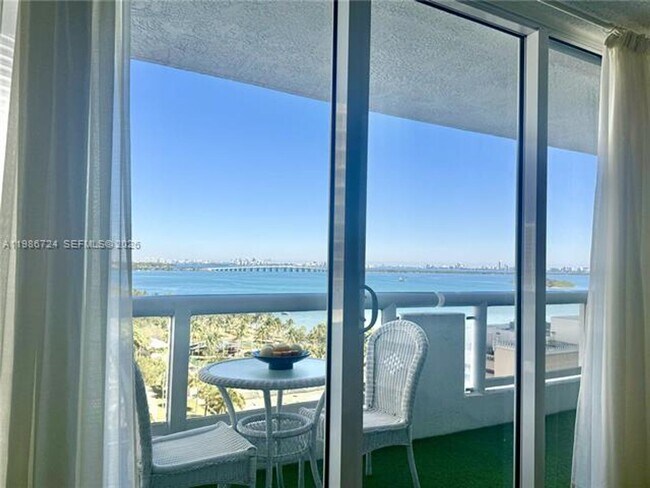 Foto del edificio - 1717 N Bayshore Dr