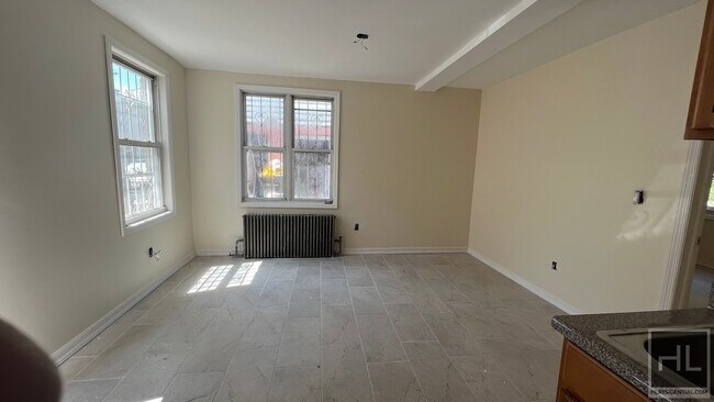 Building Photo - GUT RENOVATED 1 BEDROOM  EAST 40 STREET/ P...