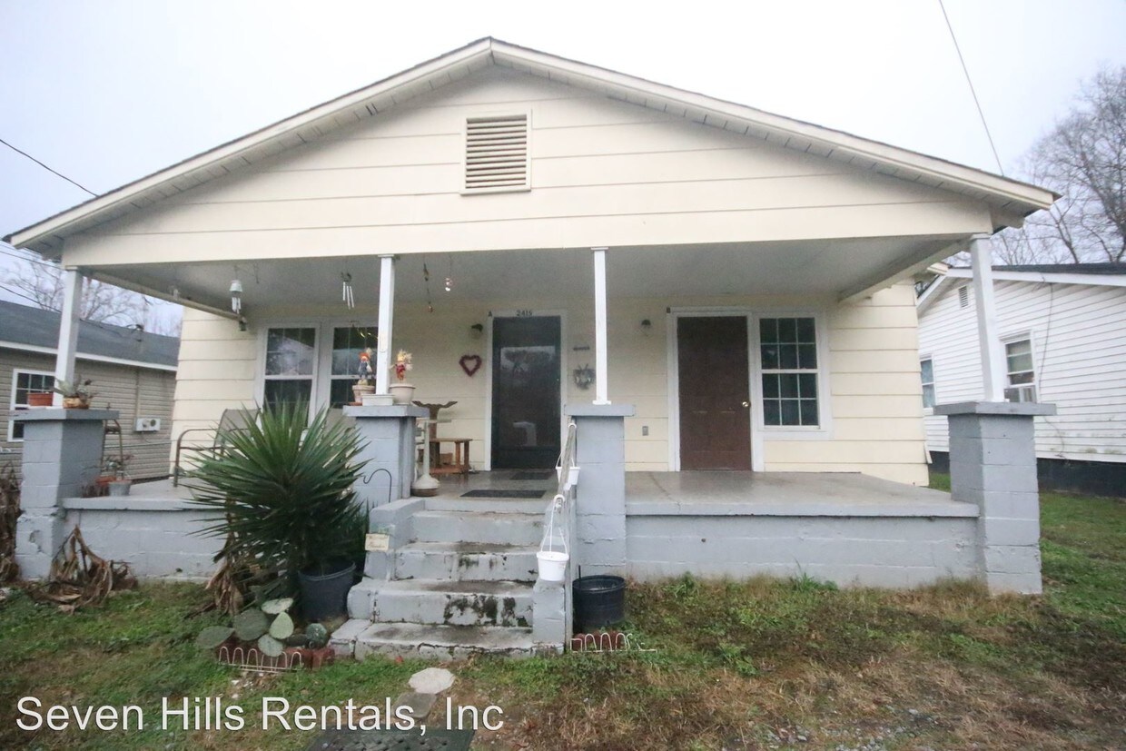 Primary Photo - 2415 Maple Rd SE
