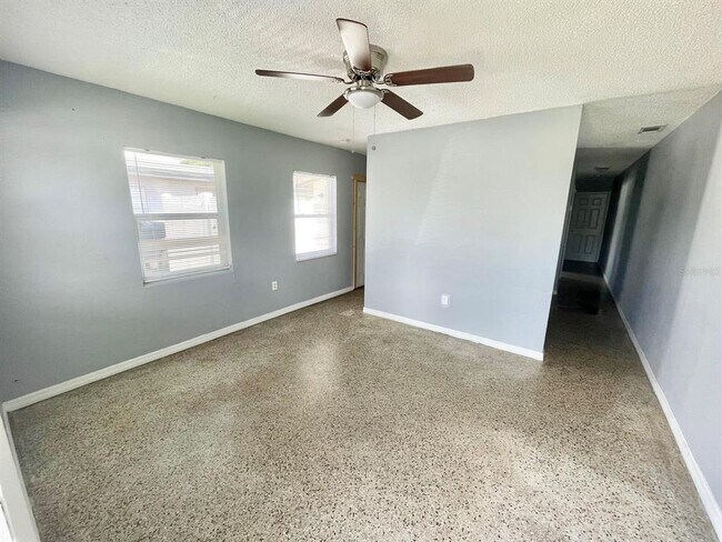 Building Photo - 4615 Edgewater Dr