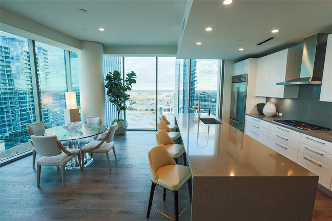 Foto del edificio - 7901 Windrose Ave
