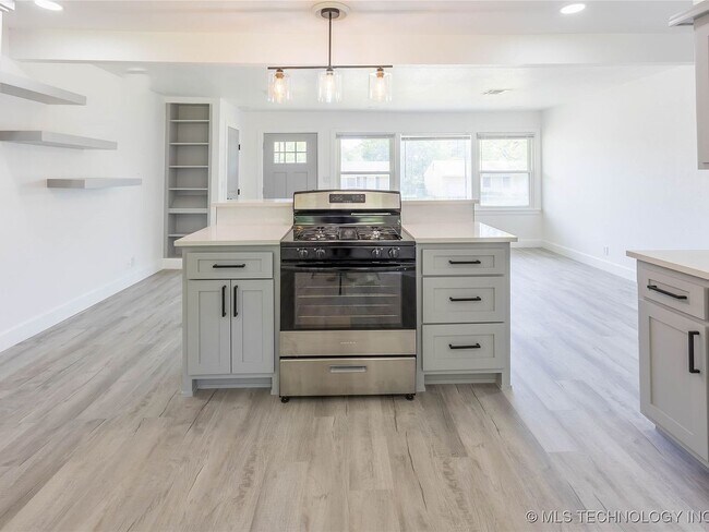 Foto del edificio - 2 Bed | 1 Bath in North Tulsa!