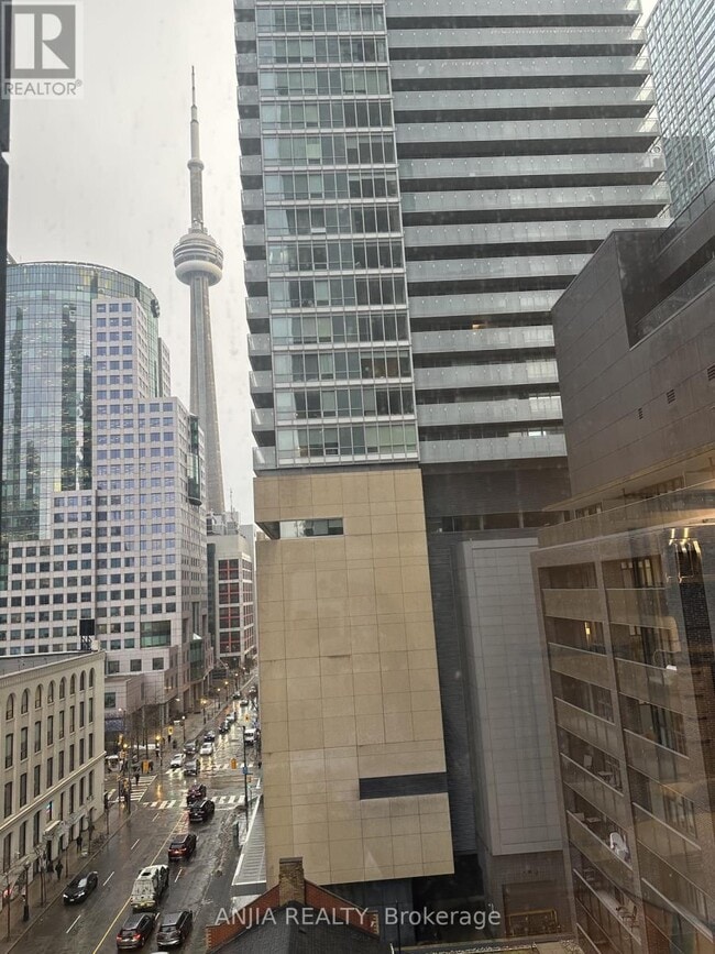 Photo du bâtiment - 295 Adelaide St W