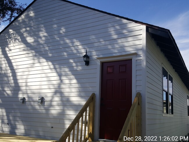 Building Photo - 3028 Baronne St