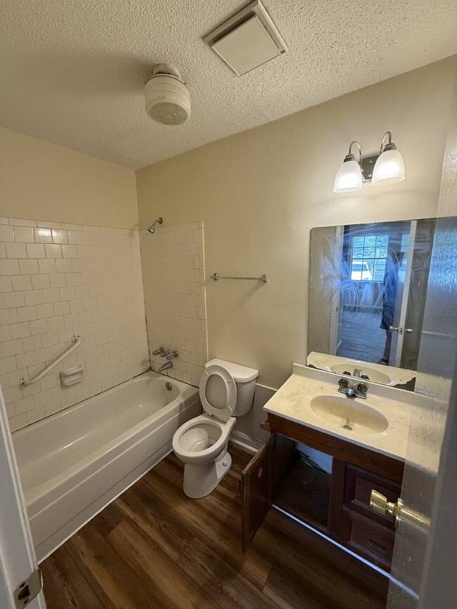 Building Photo - Apartment For Rent
