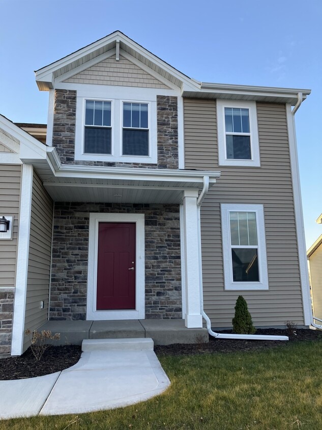 1523 Butternut Rdg, Oconomowoc, WI 53066 House Rental in Oconomowoc