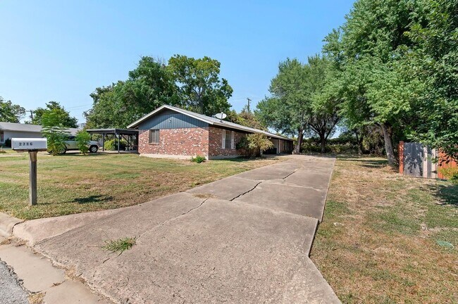 Foto del edificio - 2716 St Edwards Cir