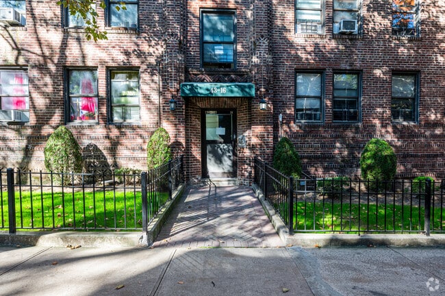 Building Photo - 4616 43rd Ave