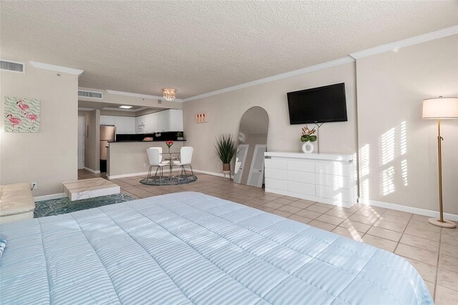 Building Photo - 2501 S Ocean Dr