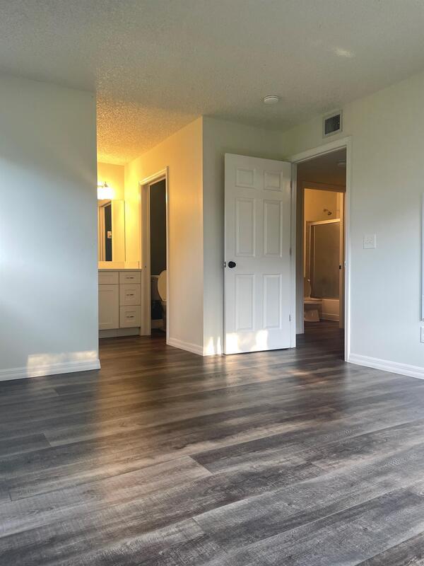 Foto del edificio - 2452 Oak Park Way