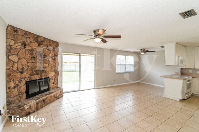 Foto del edificio - 8102 Birds Foot Ln