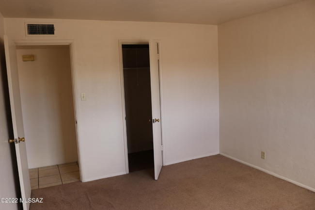 Foto del edificio - 6139 E 2nd St
