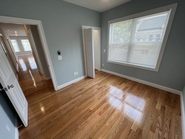 Building Photo - 29 Cameron Ave