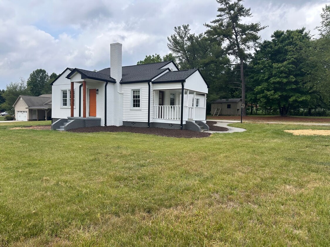Primary Photo - 2 Bedroom One Story Home on Over an Acre Lot