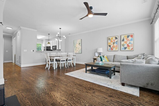 Building Photo - Spacious Brick Townhome in Trinity Park!