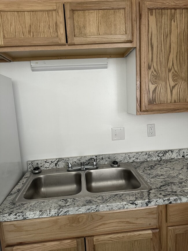 Building Photo - 182 E Market St