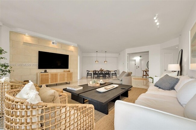 Building Photo - 733 Crandon Blvd