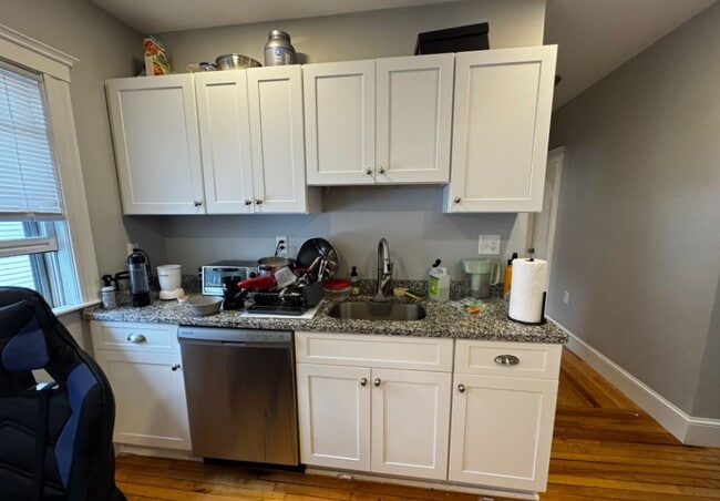 Foto del edificio - 74 Frederick Ave