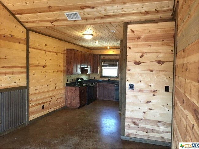 Foto del edificio - 305 Rocking M Rd