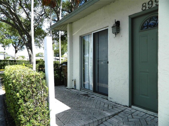 Building Photo - 899 Crystal Lake Dr