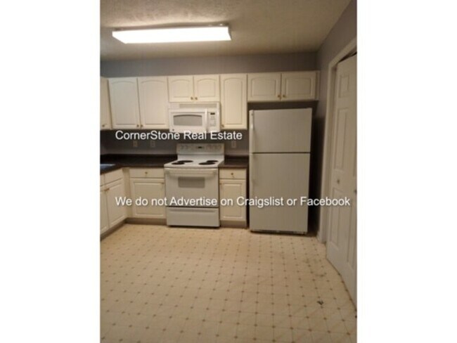 Building Photo - 405 Cityview Ln