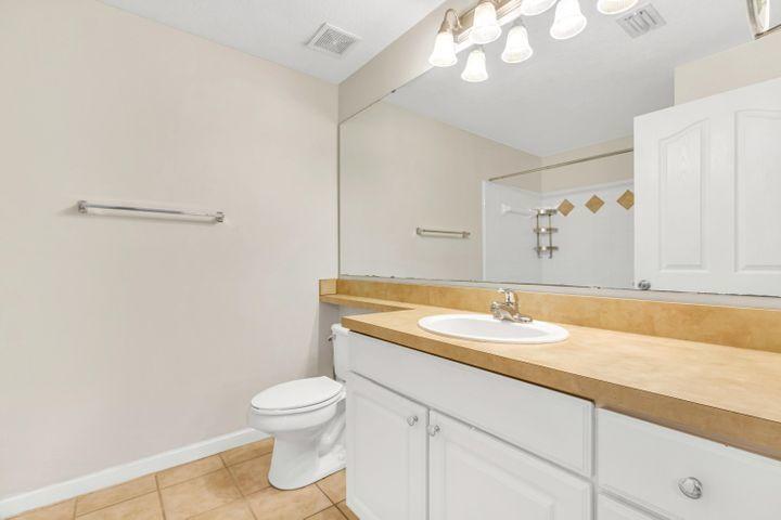Foto del edificio - 9857 Baywinds Blvd