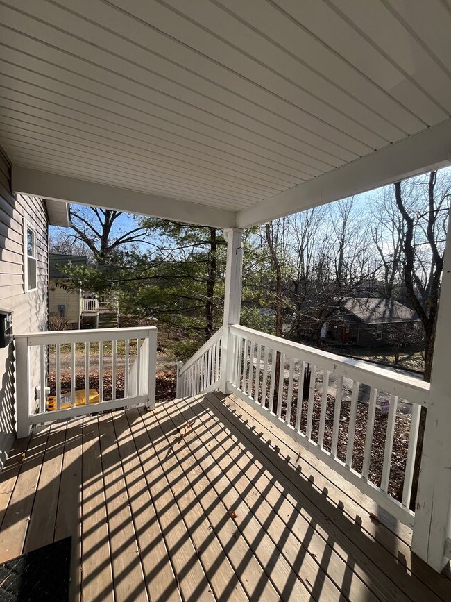 Building Photo - 2 bedroom, 1 bath House: Available August 2025!