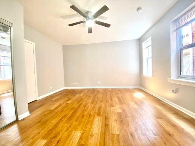 Foto del edificio - 4241 N Kenmore Ave