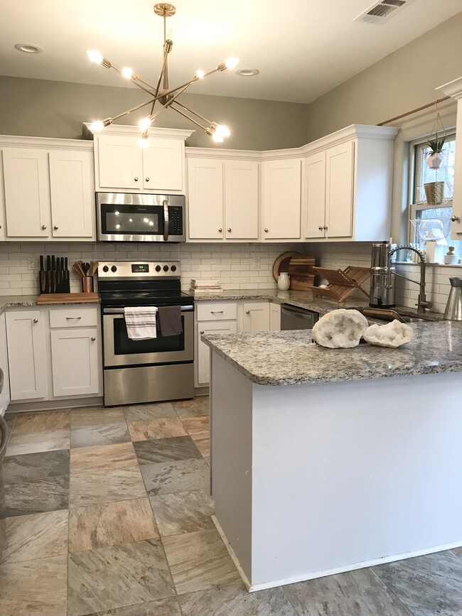 Building Photo - 271 Reed Cir