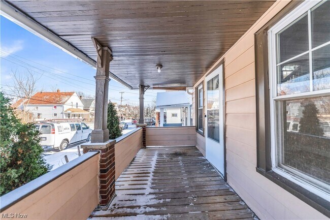 Building Photo - 3215 Saratoga Ave