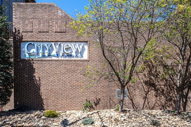 Foto del edificio - Knoxville 37920 - Riverfront Condo for Rent - 2 Bedroom, 2 Bath - CityView at Riverwalk - Contact...