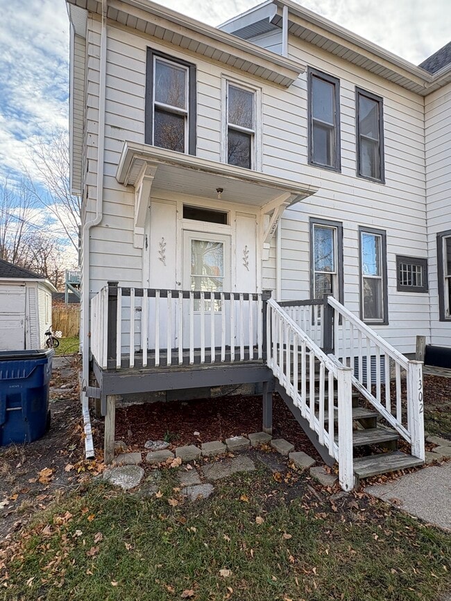 Building Photo - 816 N Sheridan St