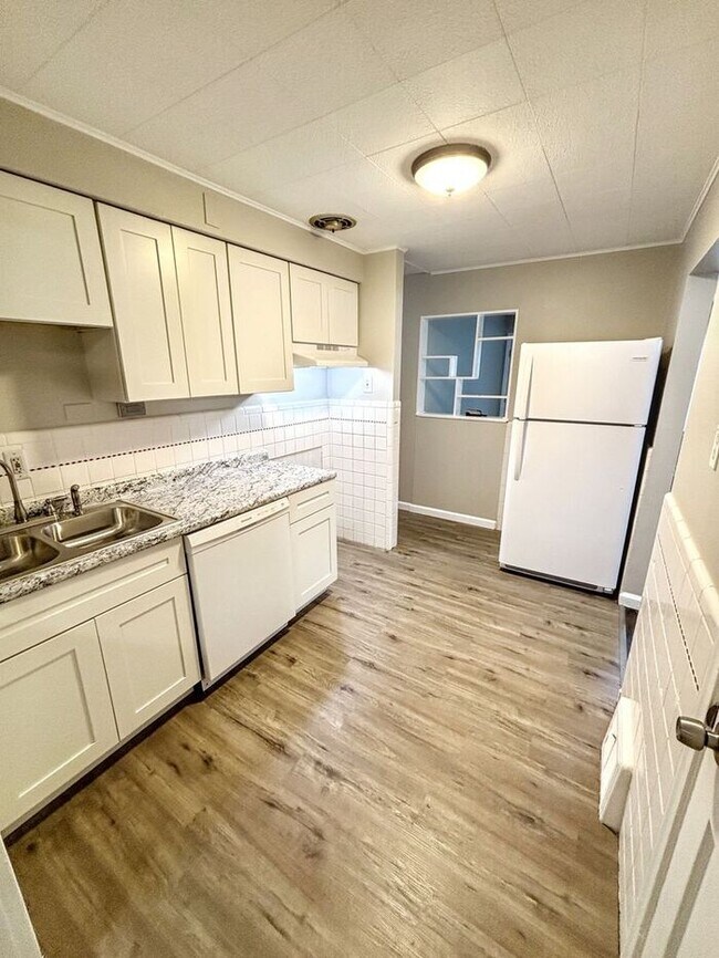 Foto del edificio - Charming 3-Bedroom Home with Fenced Yard a...