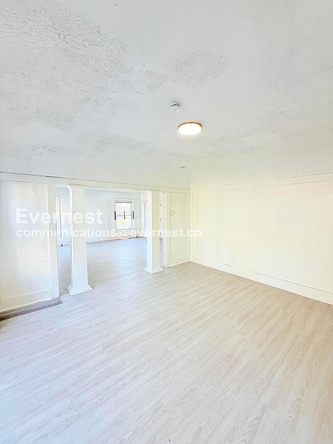 Building Photo - 8939 Dexter Ave