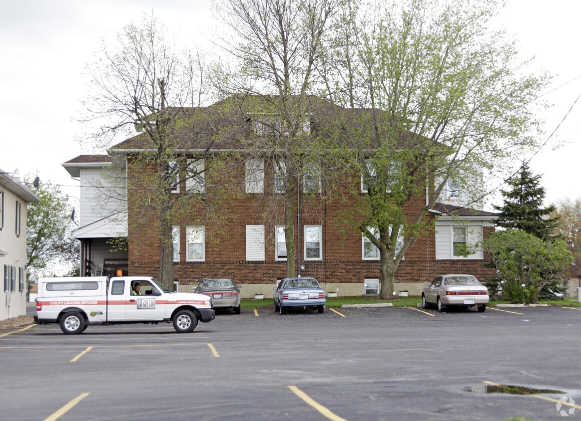 Building Photo - 213 Central Ave E